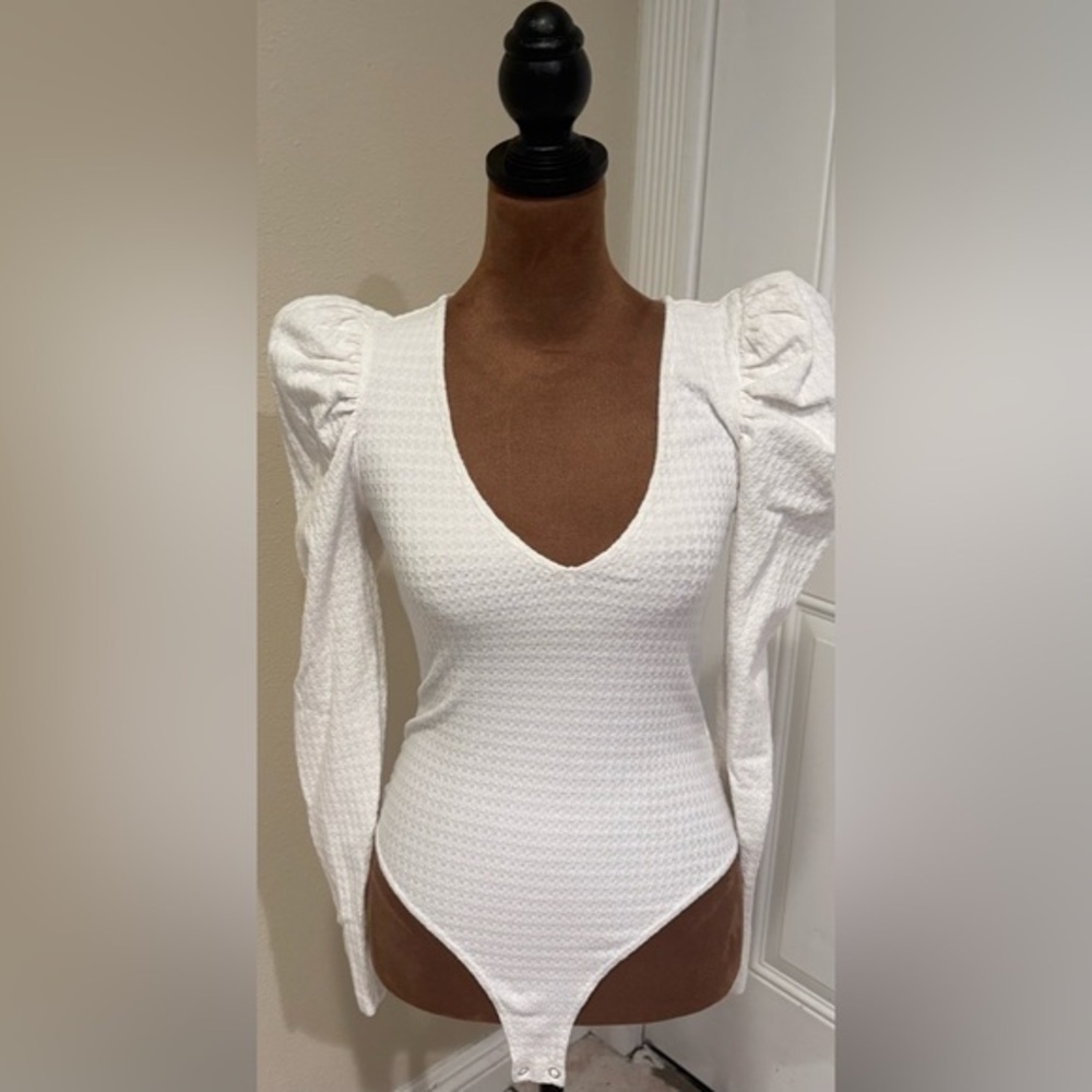 Forever 21 White Textured Puff Sleeve Bodysuit